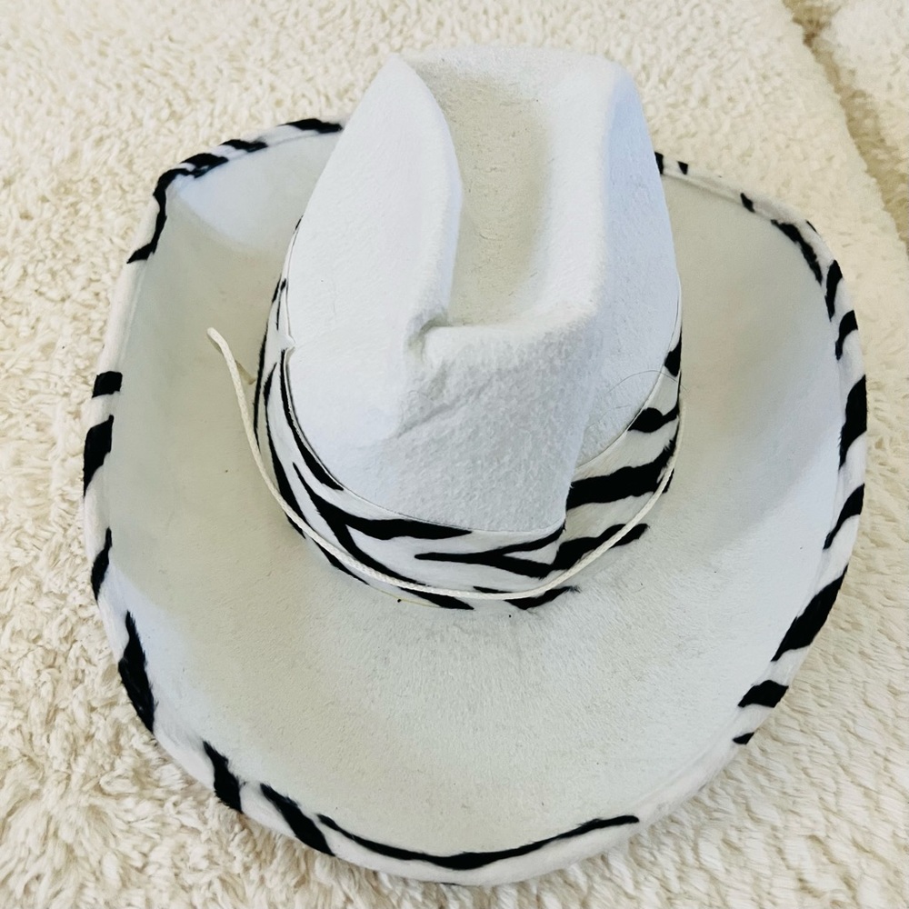 White Cowboy Hat with Cowskin Trim